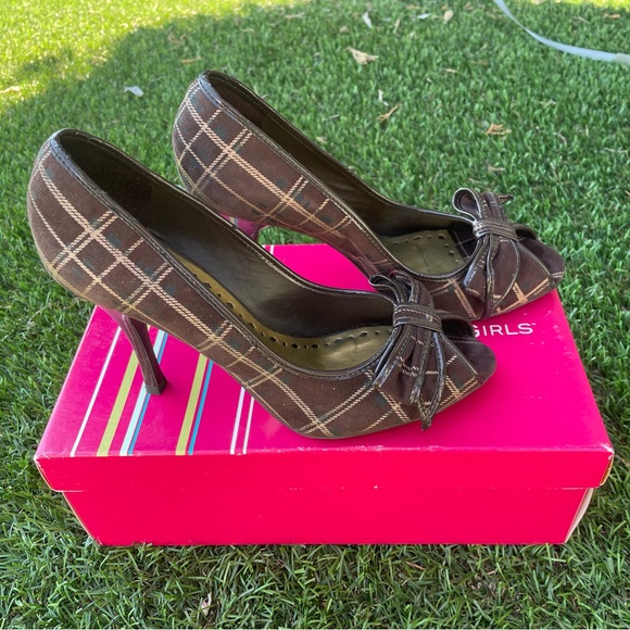 BCBGirls Brown/Tan Plaid With Bows Heels Sz(8) - Picture 2 of 5